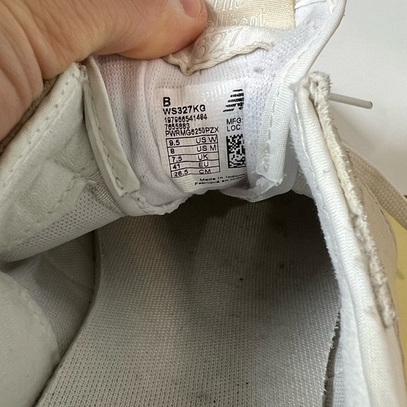 New Balance 327 Size 9.5 Cream and White Athletic Shoes Great Condition - Picture 9 of 10